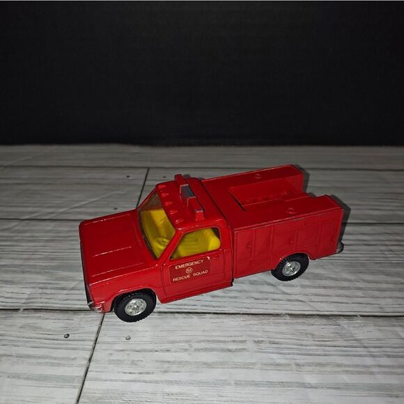 Dinky Toys No. 267 Emergency Paramedic Truck Squad 51 LA County Toy Car England - Picture 3 of 9